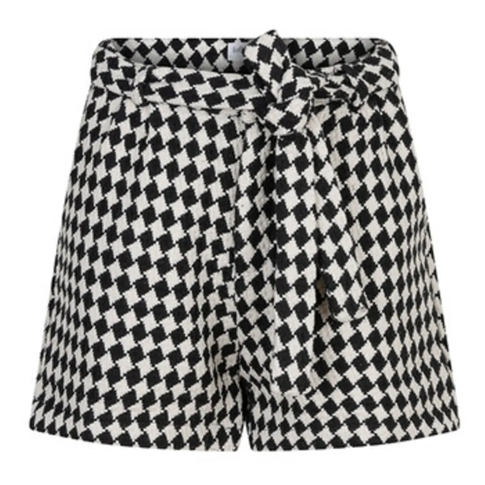   Lofty Manner Short Jianna Zwart 1